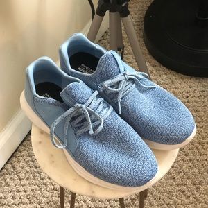 SKECHERS WOMEN'S GORUN MOJO - INSPIRATE LIGHT BLUE